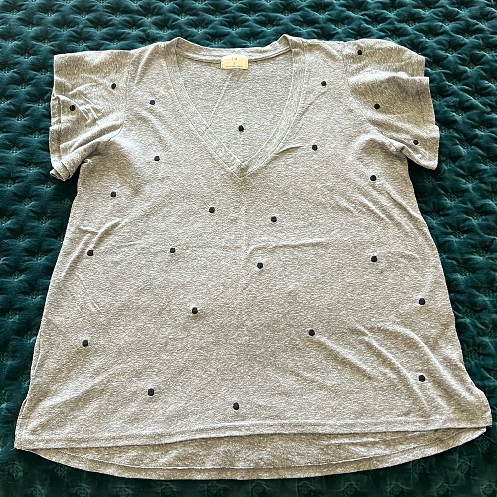 T.La Anthropologie Heather Grey Flutter Sleeve Tee Embroidered Black Dots Small